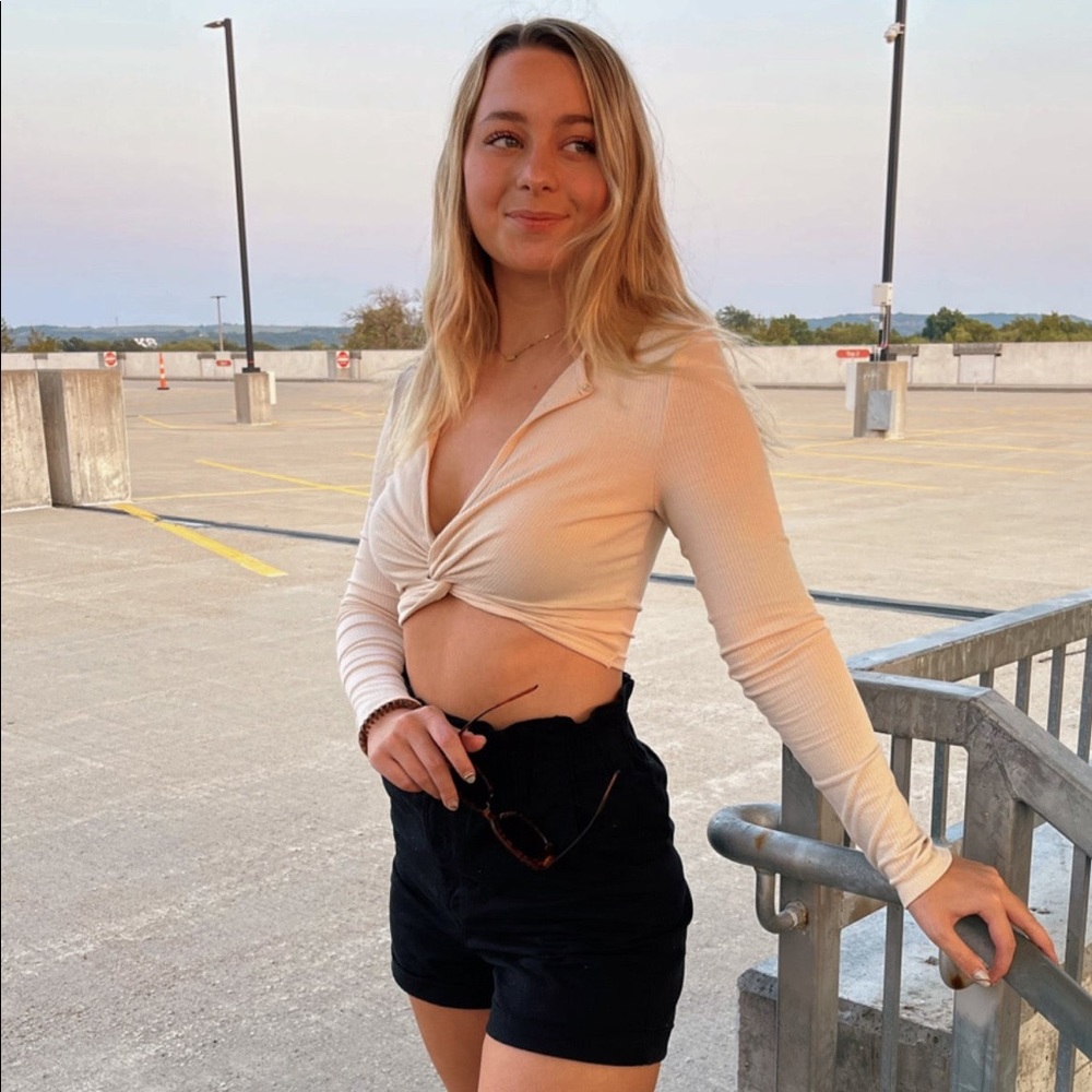 Knotted Front Long Sleeve Crop Top